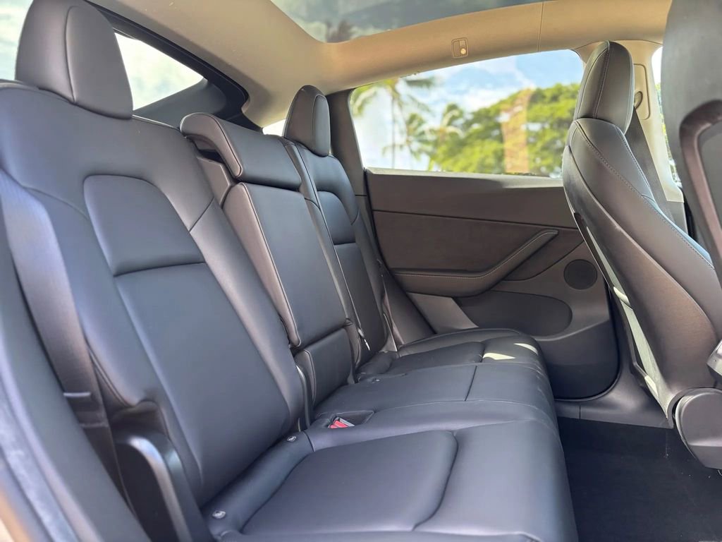 Used 2020 Tesla Model Y Long Range image 12