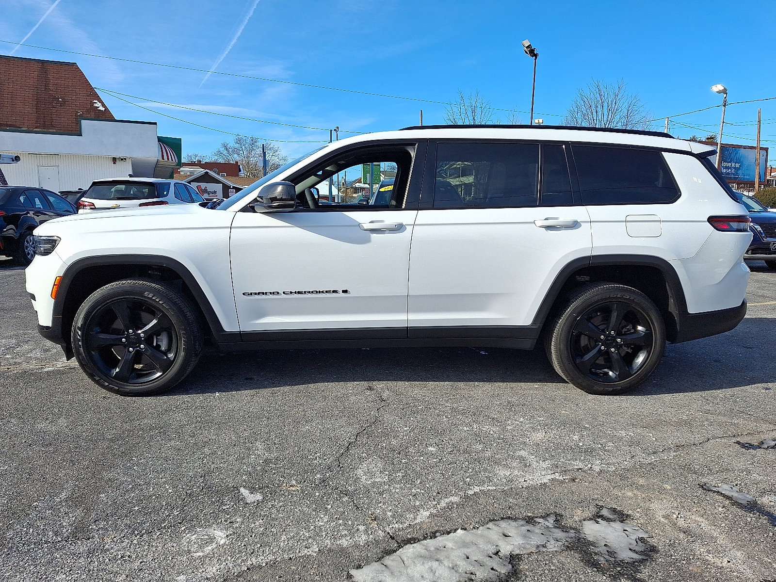 Used 2023 Jeep Grand Cherokee L Laredo image 2