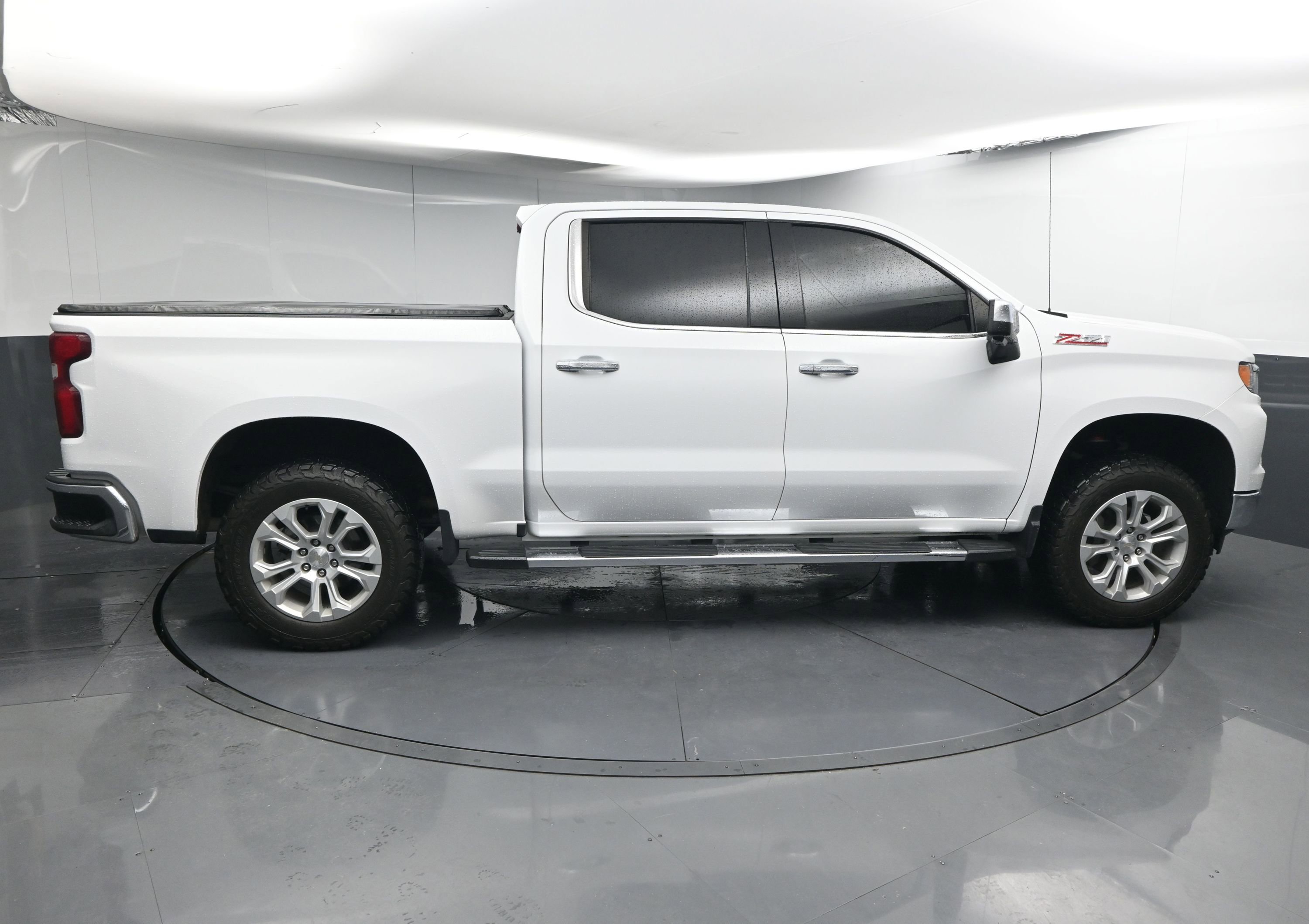 Used 2023 Chevrolet Silverado 1500 LTZ w/ LTZ Premium Package image 9