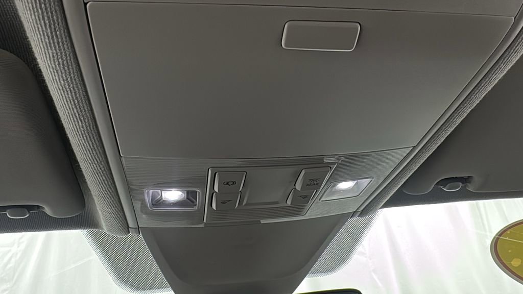 Used 2024 Volkswagen Tiguan S image 31