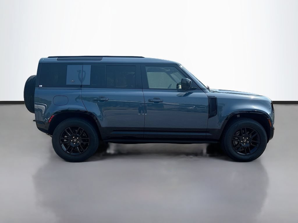 Used 2022 Land Rover Defender 110 X-Dynamic SE AWD/4WD image 2