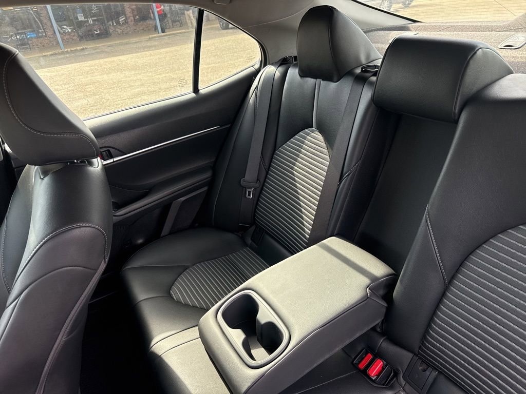 Used 2018 Toyota Camry SE image 14