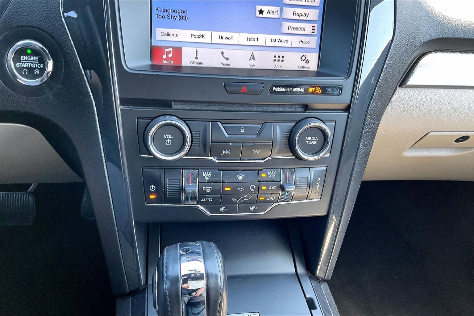 Used 2018 Ford Explorer XLT w/ Equipment Group 201A FWD image 15