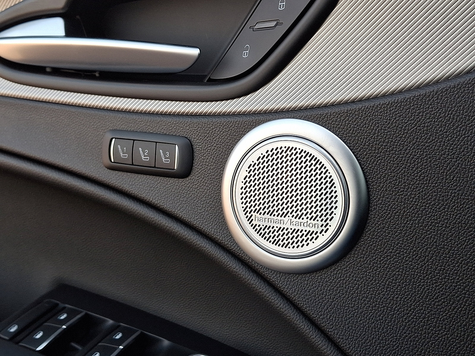 Used 2024 Alfa Romeo Stelvio Ti image 25