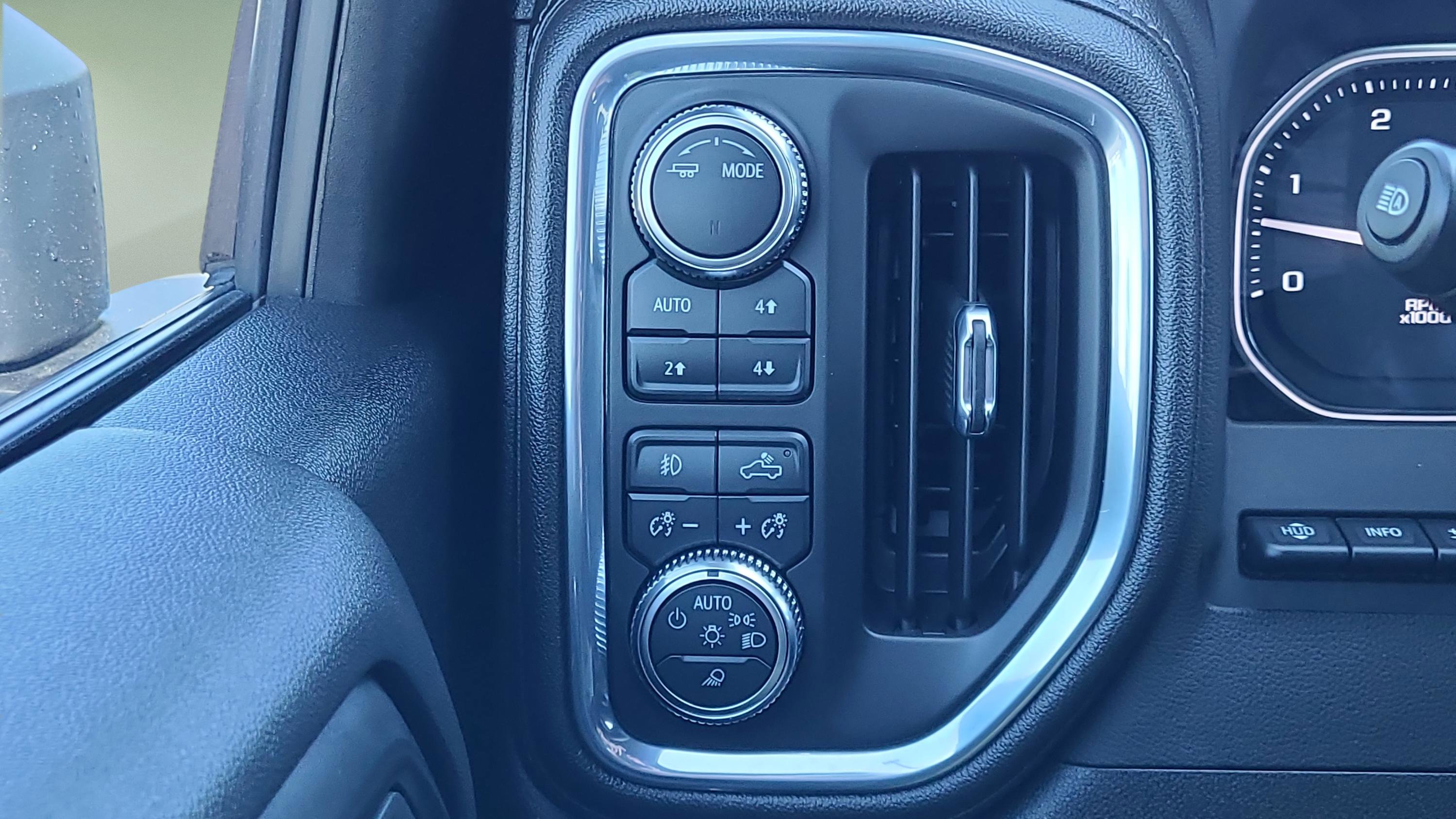 Used 2023 GMC Sierra 2500 Denali w/ Denali Black Diamond Edition AWD/4WD image 26