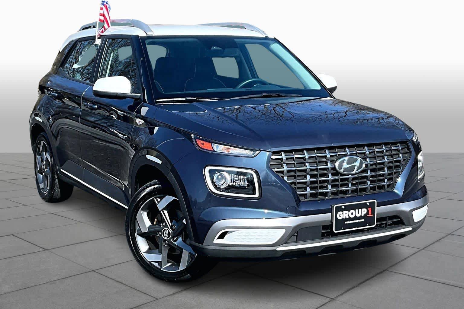 Used 2024 Hyundai Venue Limited FWD image 3