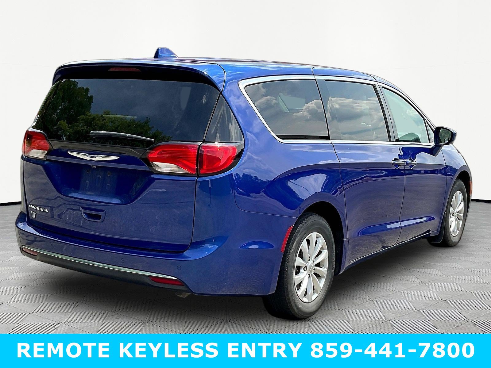 Used 2019 Chrysler Pacifica Touring Plus FWD image 6