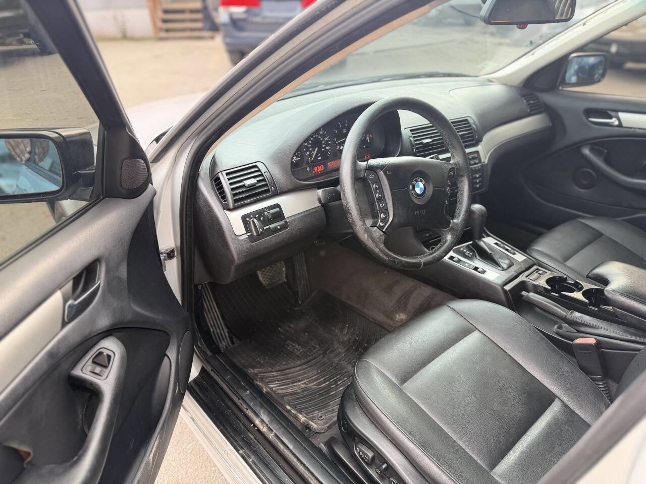 Used 2004 BMW 325i Sedan image 8