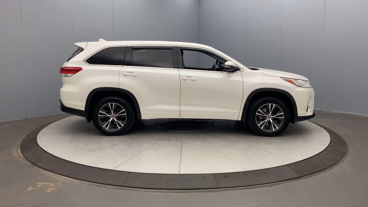 Used 2018 Toyota Highlander Plus AWD/4WD image 6