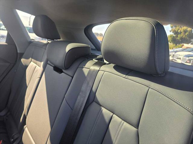 Used 2025 Audi Q5 Premium w/ Convenience Package AWD/4WD image 18