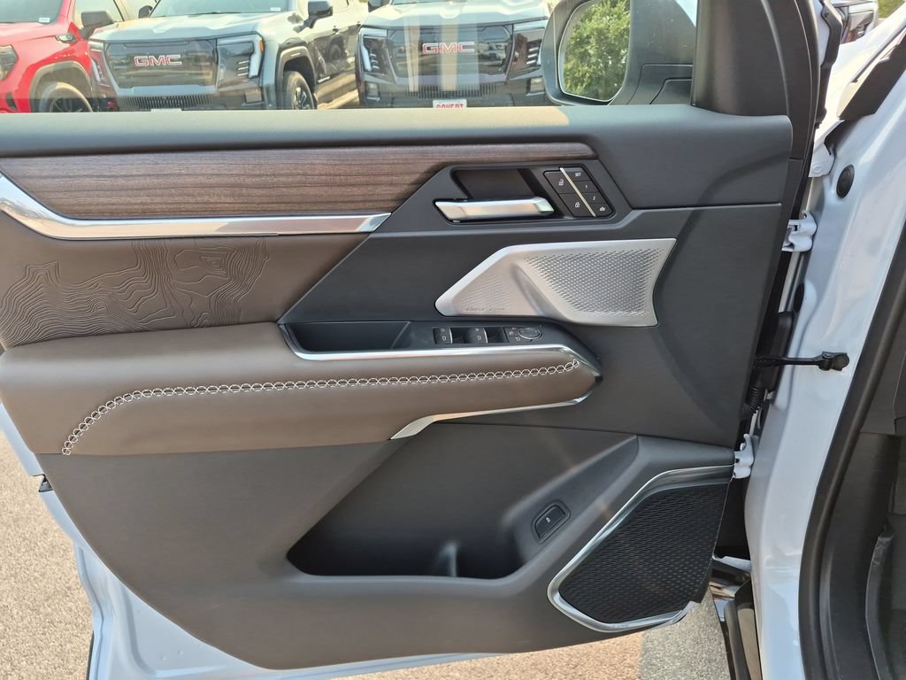 New 2027 GMC Acadia Denali Ultimate w/ LPO, Floor Liner Package FWD image 18