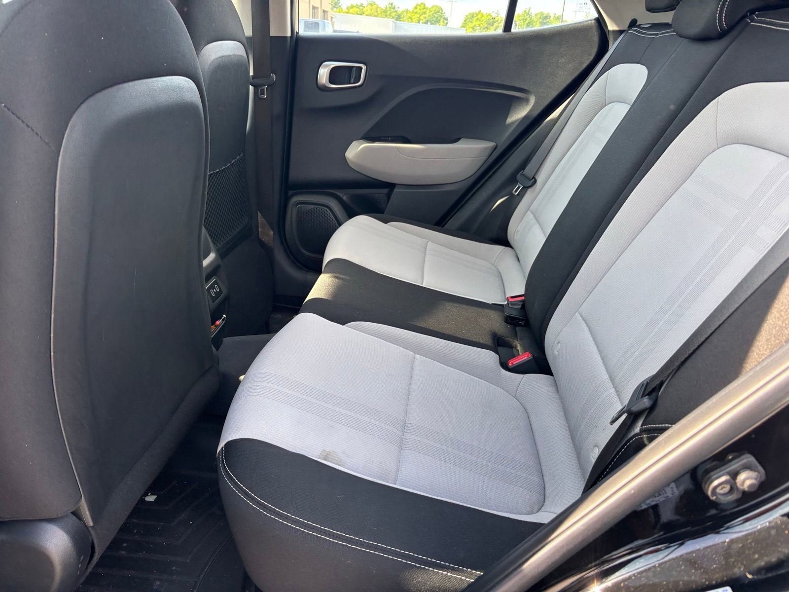 Used 2024 Hyundai Venue SEL FWD image 6