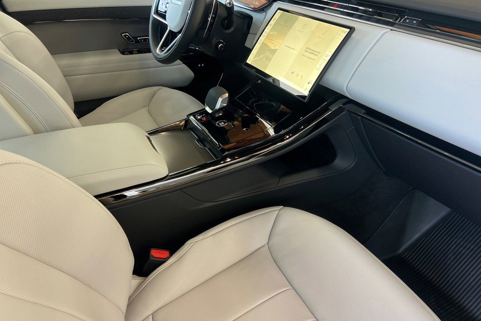 New 2026 Land Rover Range Rover Sport SE AWD/4WD image 28