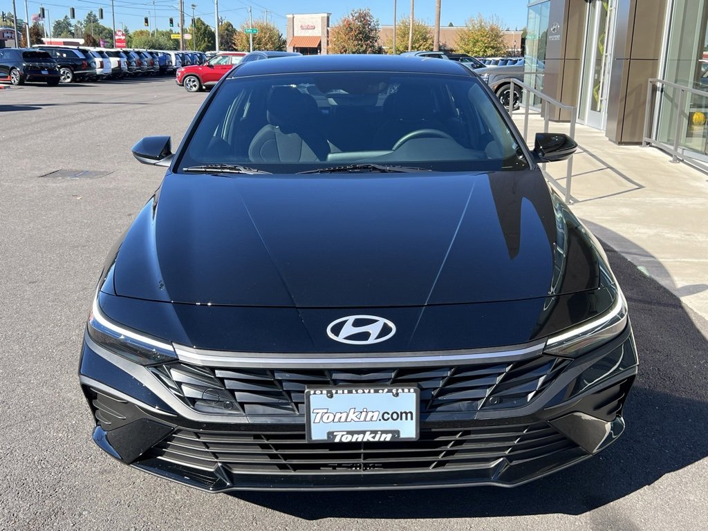 Certified 2025 Hyundai Elantra Sport image 2