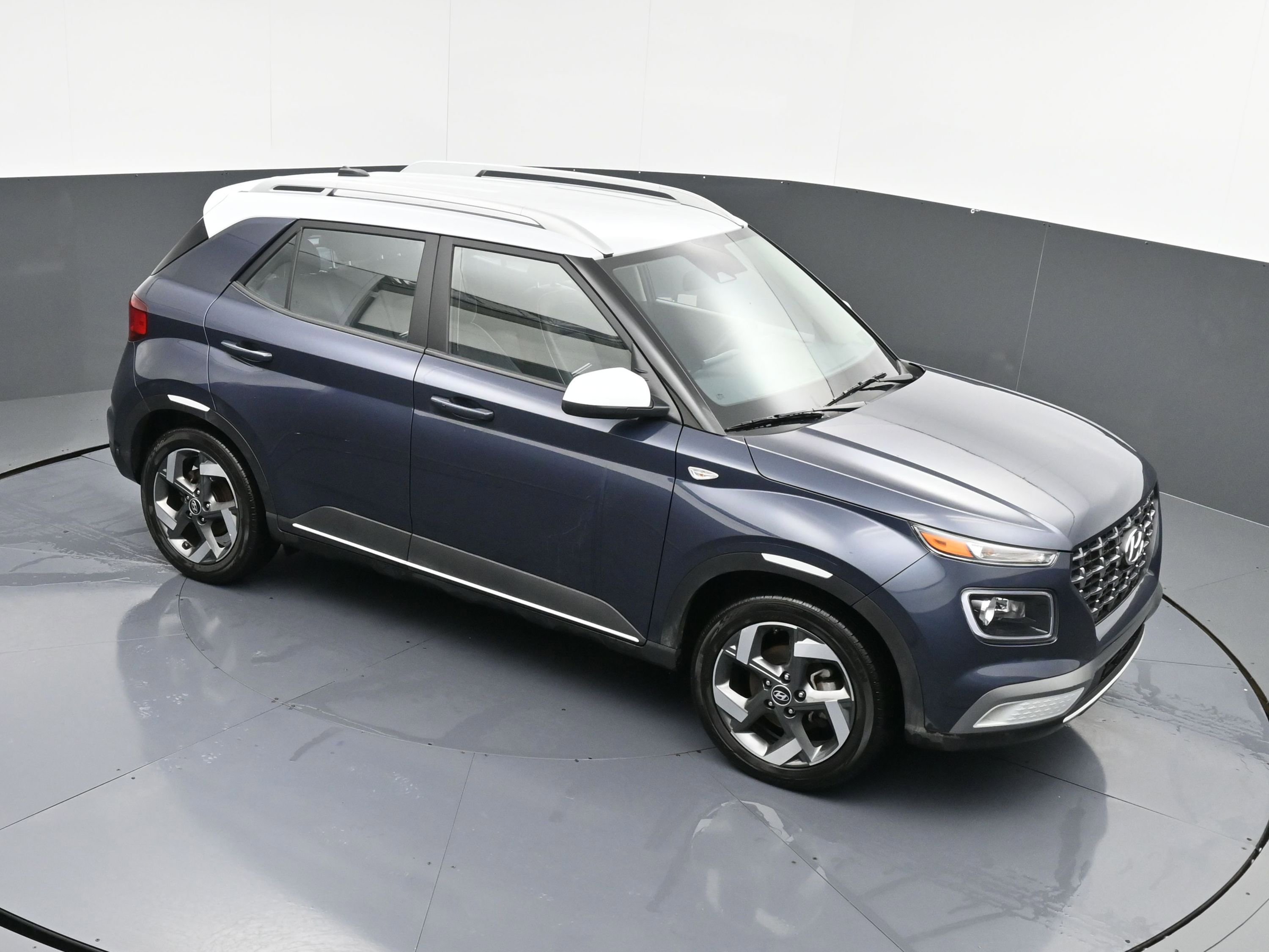 Used 2023 Hyundai Venue Limited w/ Cargo Package image 30