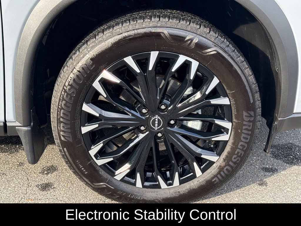 Certified 2026 Nissan Rogue Dark Armor FWD image 9