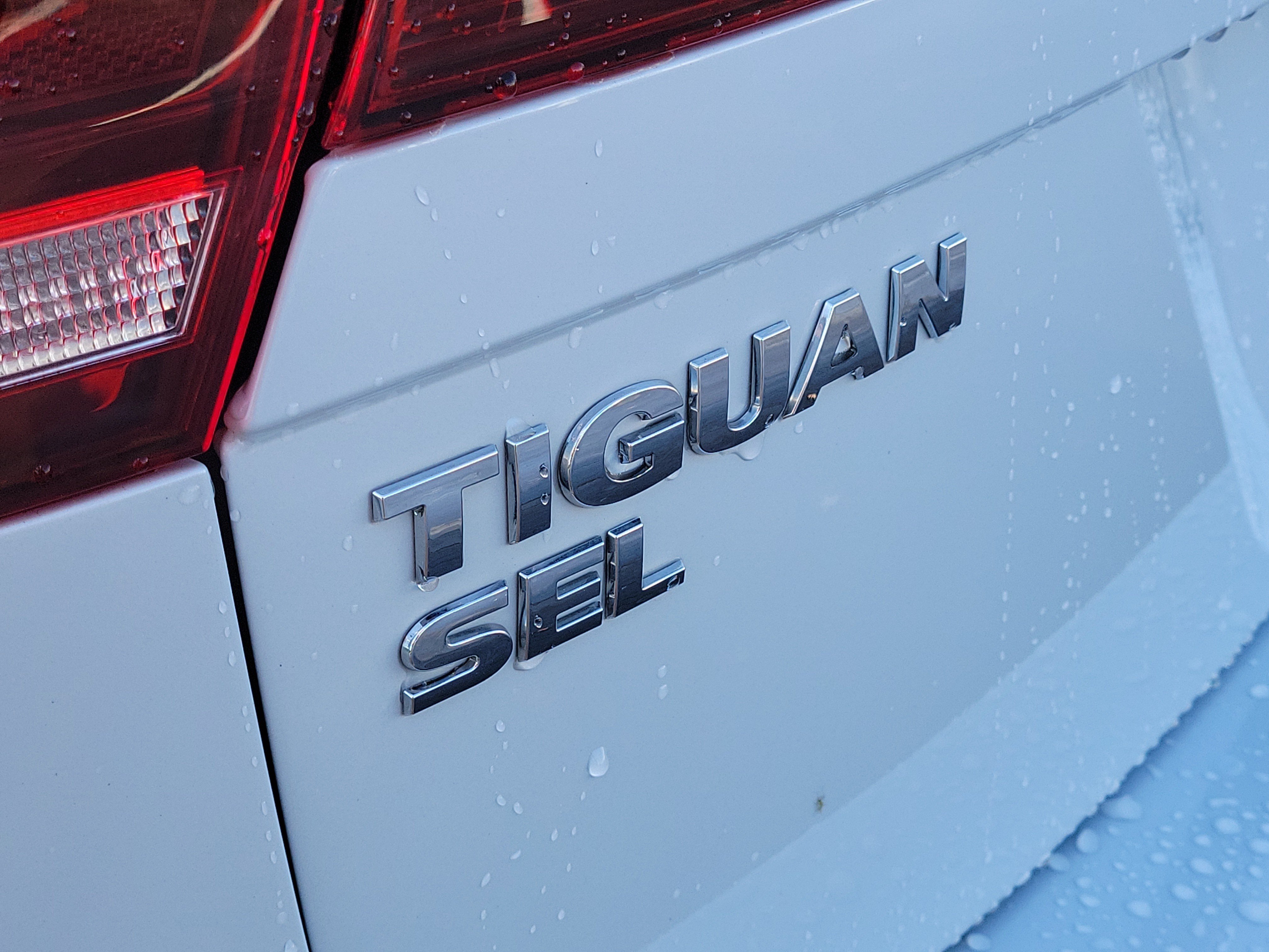 Used 2018 Volkswagen Tiguan SEL Premium AWD/4WD image 5
