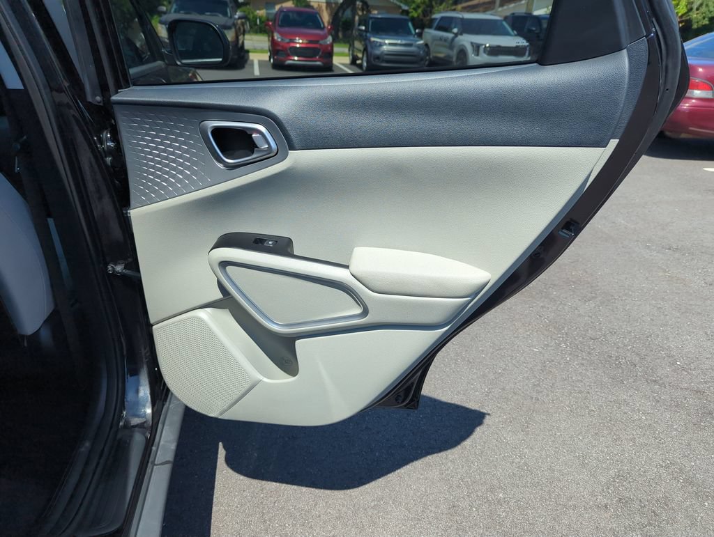 Used 2024 Kia Soul LX w/ Option Group 015 FWD image 30