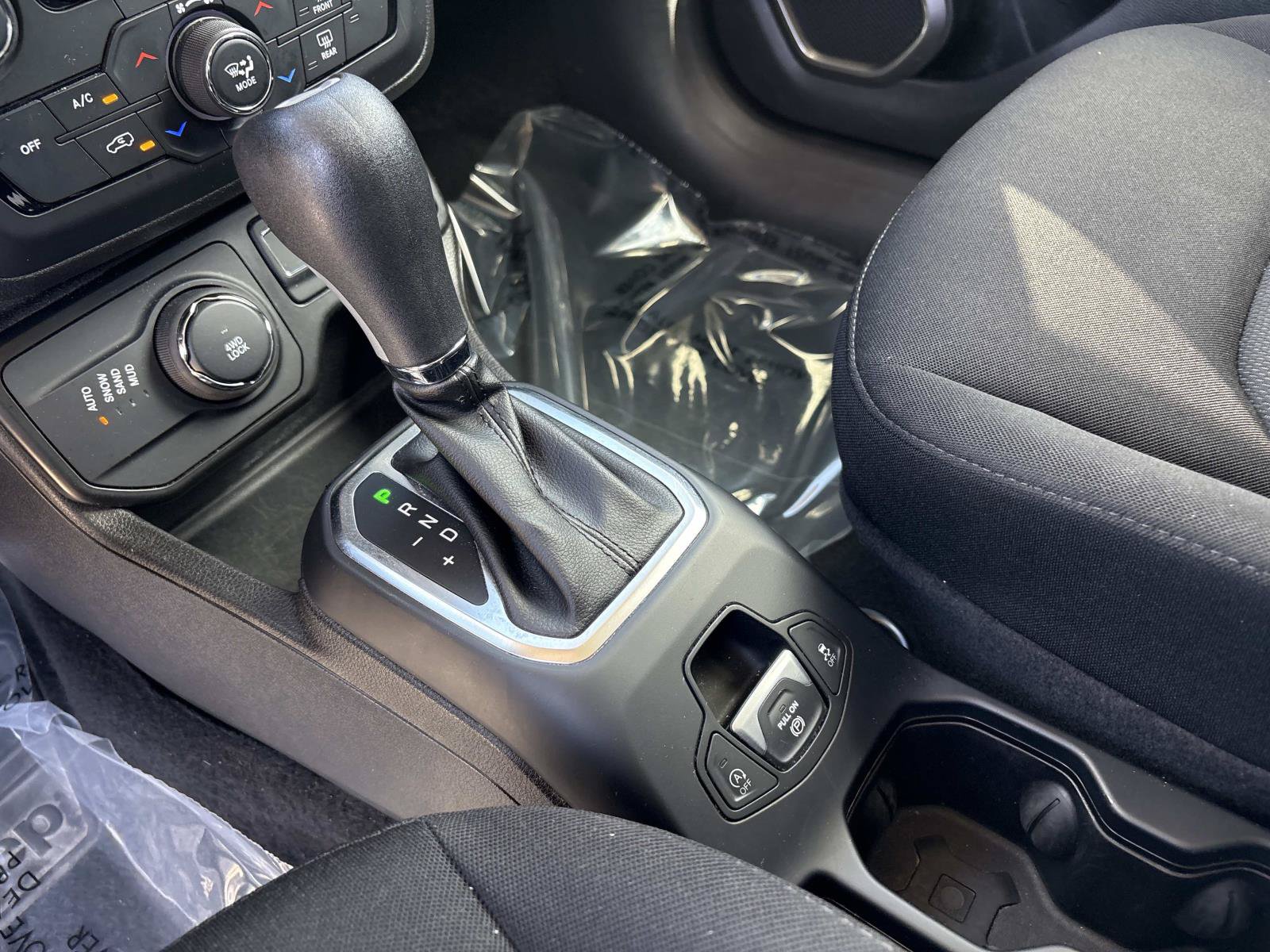 Certified 2023 Jeep Renegade Latitude AWD/4WD image 24