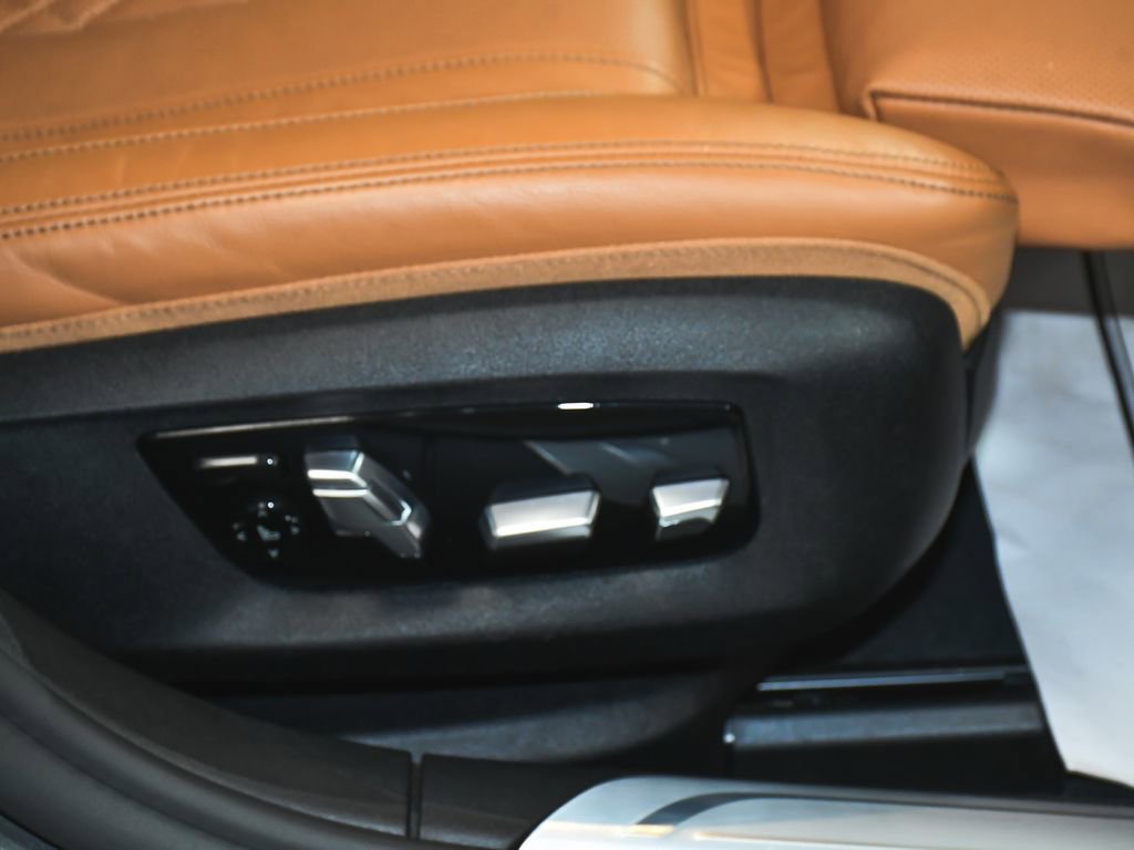 Used 2022 BMW 740i xDrive w/ M Sport Package image 71