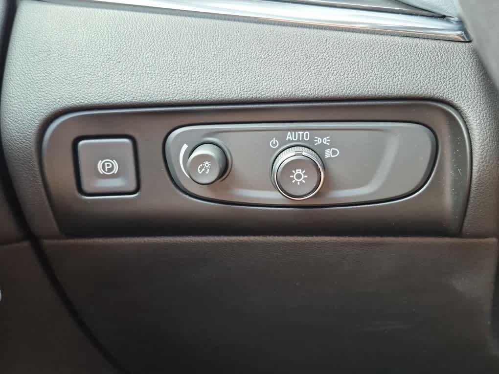 Used 2018 Buick Enclave Essence FWD image 21