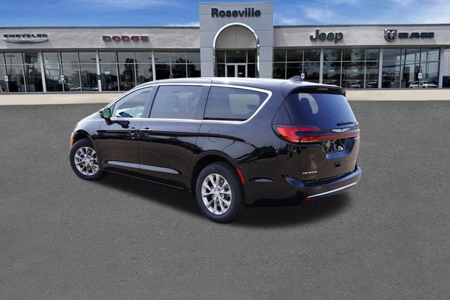 New 2026 Chrysler Pacifica Select image 5