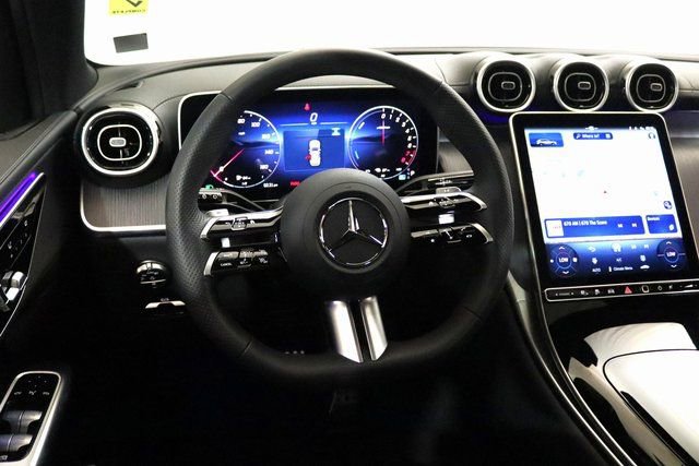 Used 2025 Mercedes-Benz GLC 350e 4MATIC w/ AMG Line image 19
