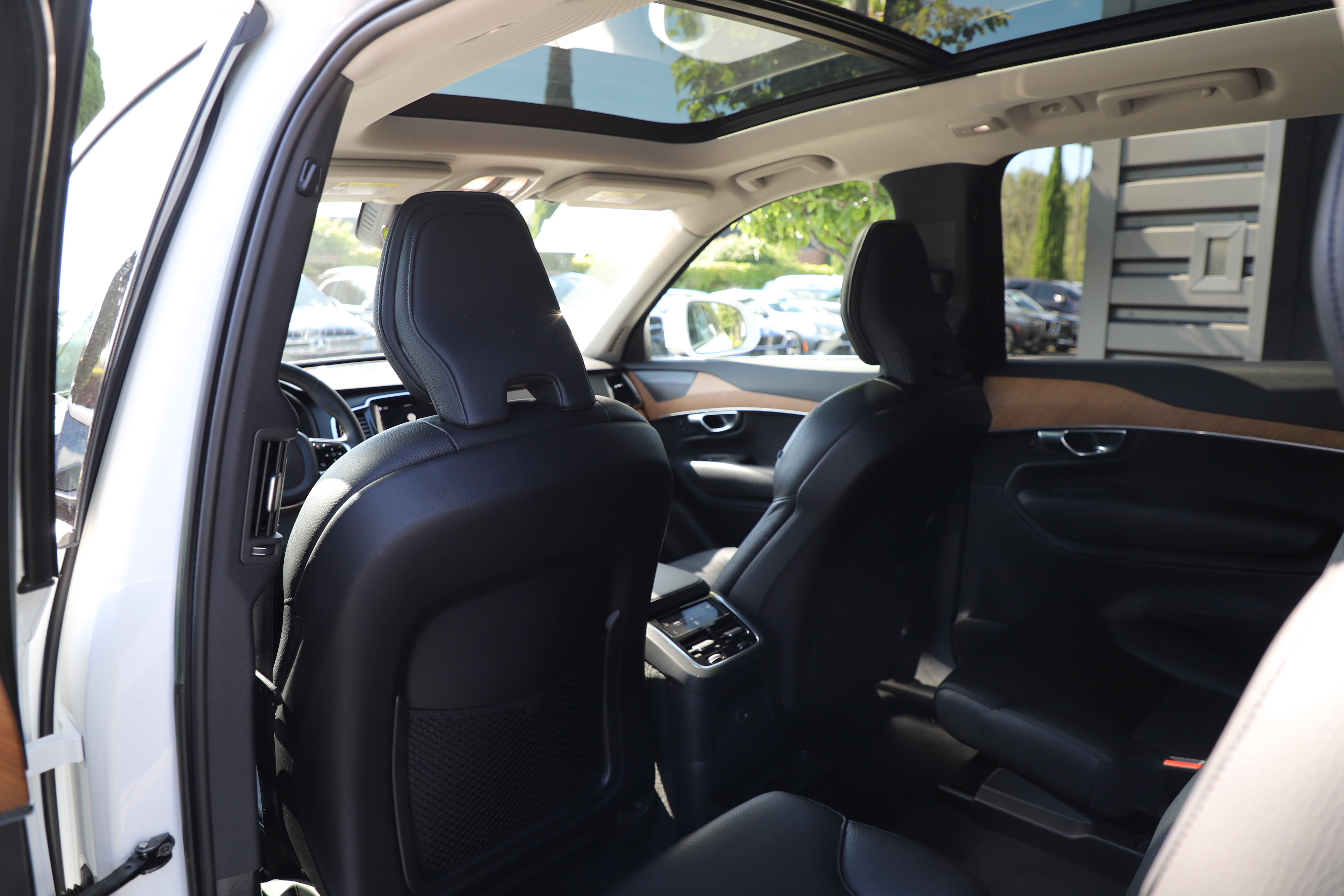 Used 2023 Volvo XC90 T8 Plus AWD/4WD image 14