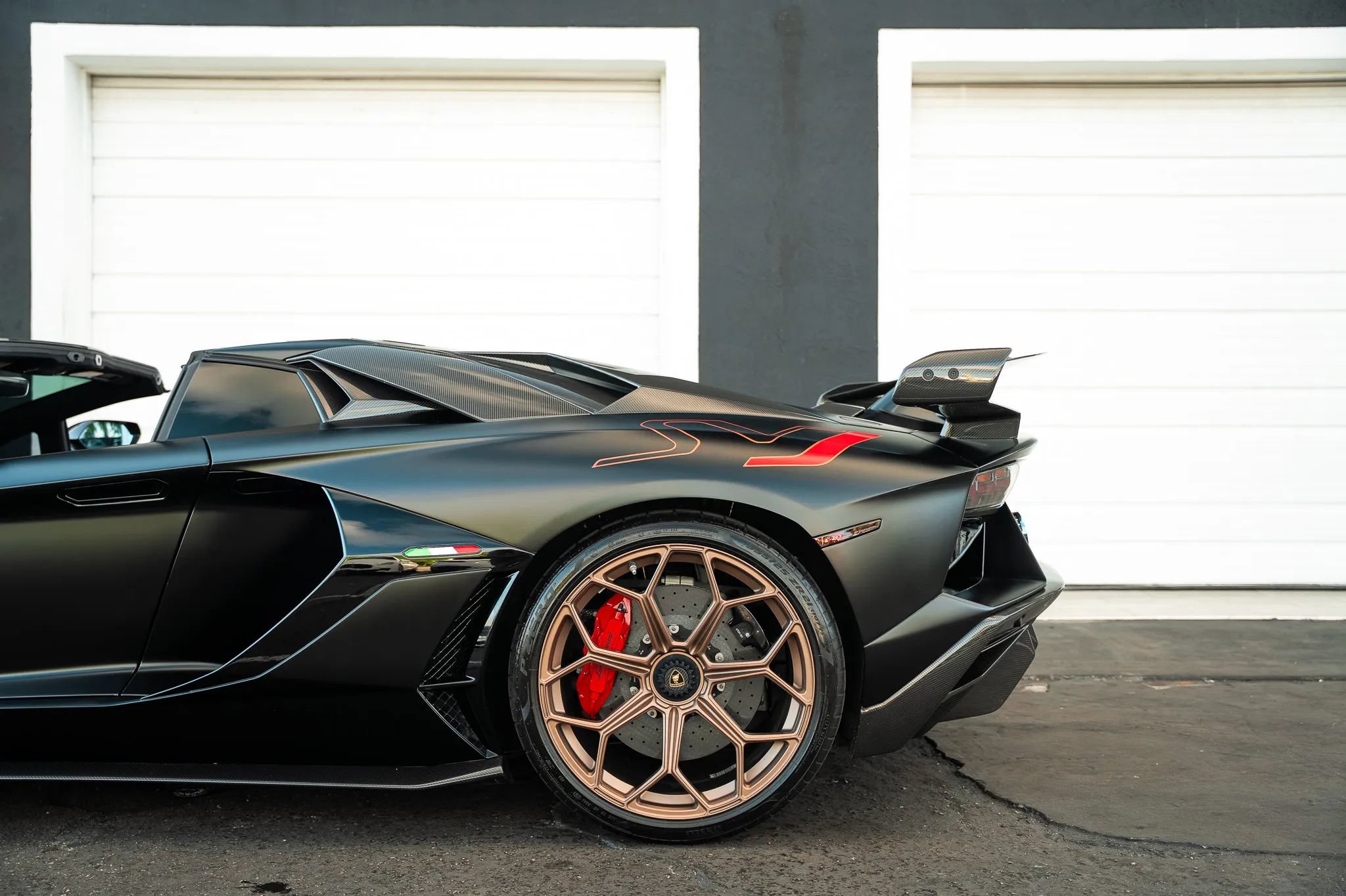 Used 2021 Lamborghini Aventador SVJ AWD/4WD image 9