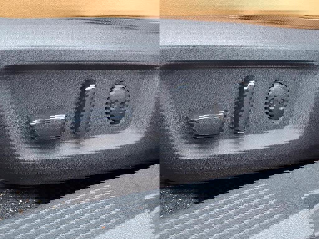 Used 2021 Nissan Rogue Platinum image 4