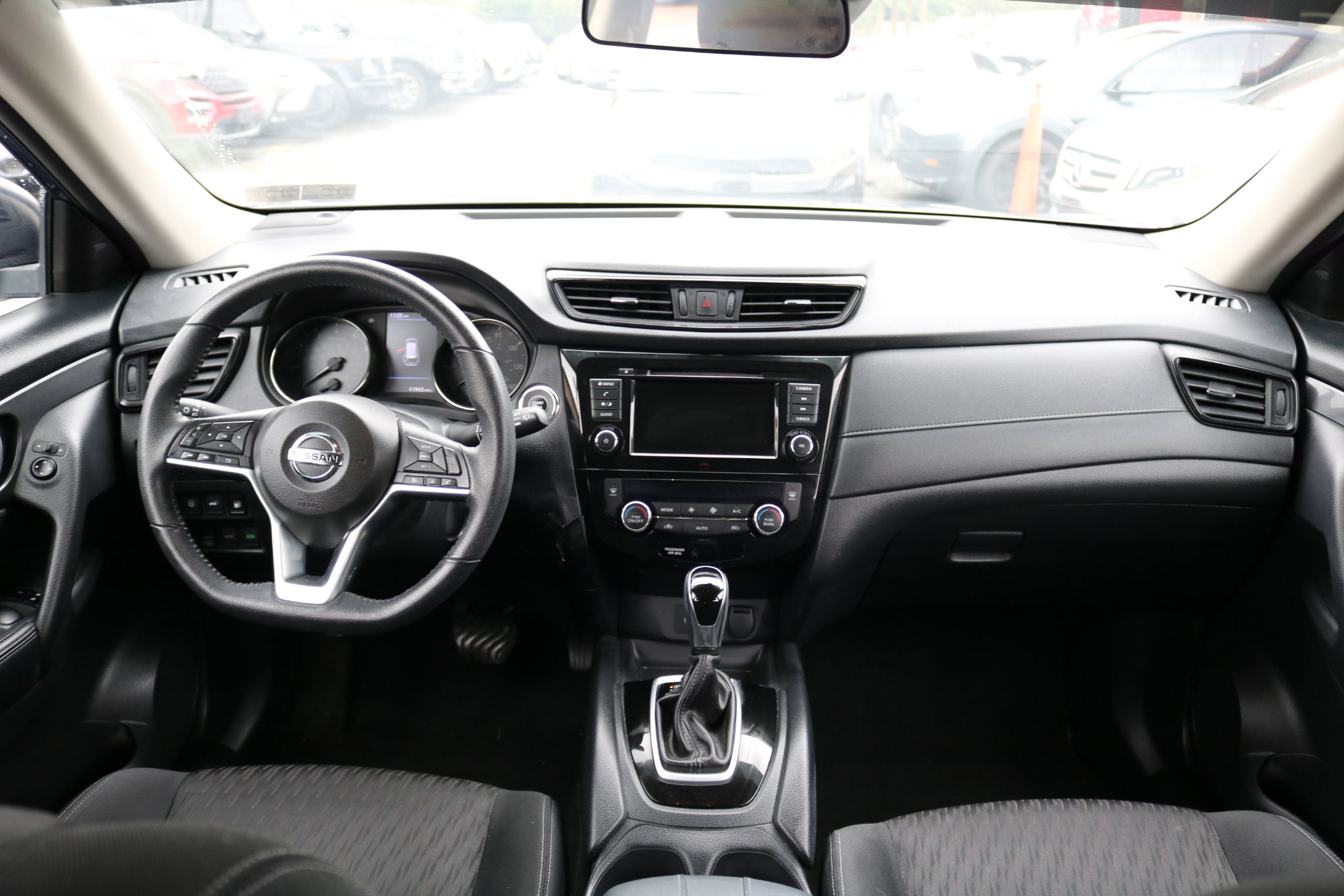 Used 2019 Nissan Rogue SV image 30