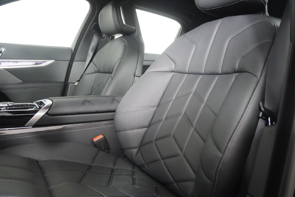 New 2026 BMW 750e xDrive w/ Executive Package AWD/4WD image 11