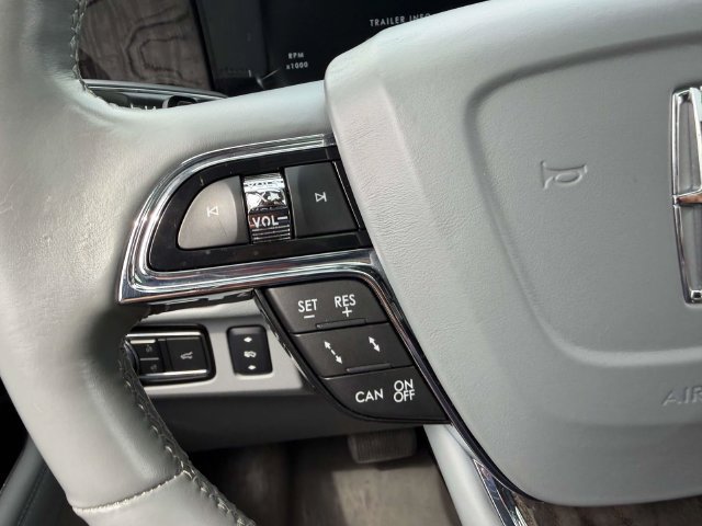 Used 2018 Lincoln Navigator Reserve w/ Technology Package AWD/4WD image 30