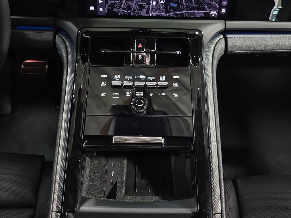 Certified 2025 Porsche Panamera RWD image 19