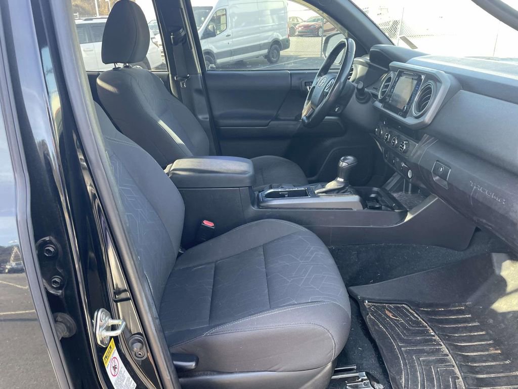 Used 2017 Toyota Tacoma TRD Sport image 46