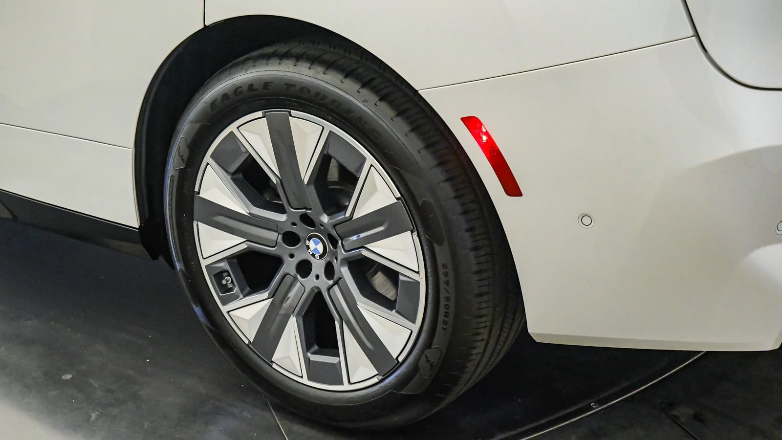 Used 2026 BMW iX xDrive60 AWD/4WD image 11