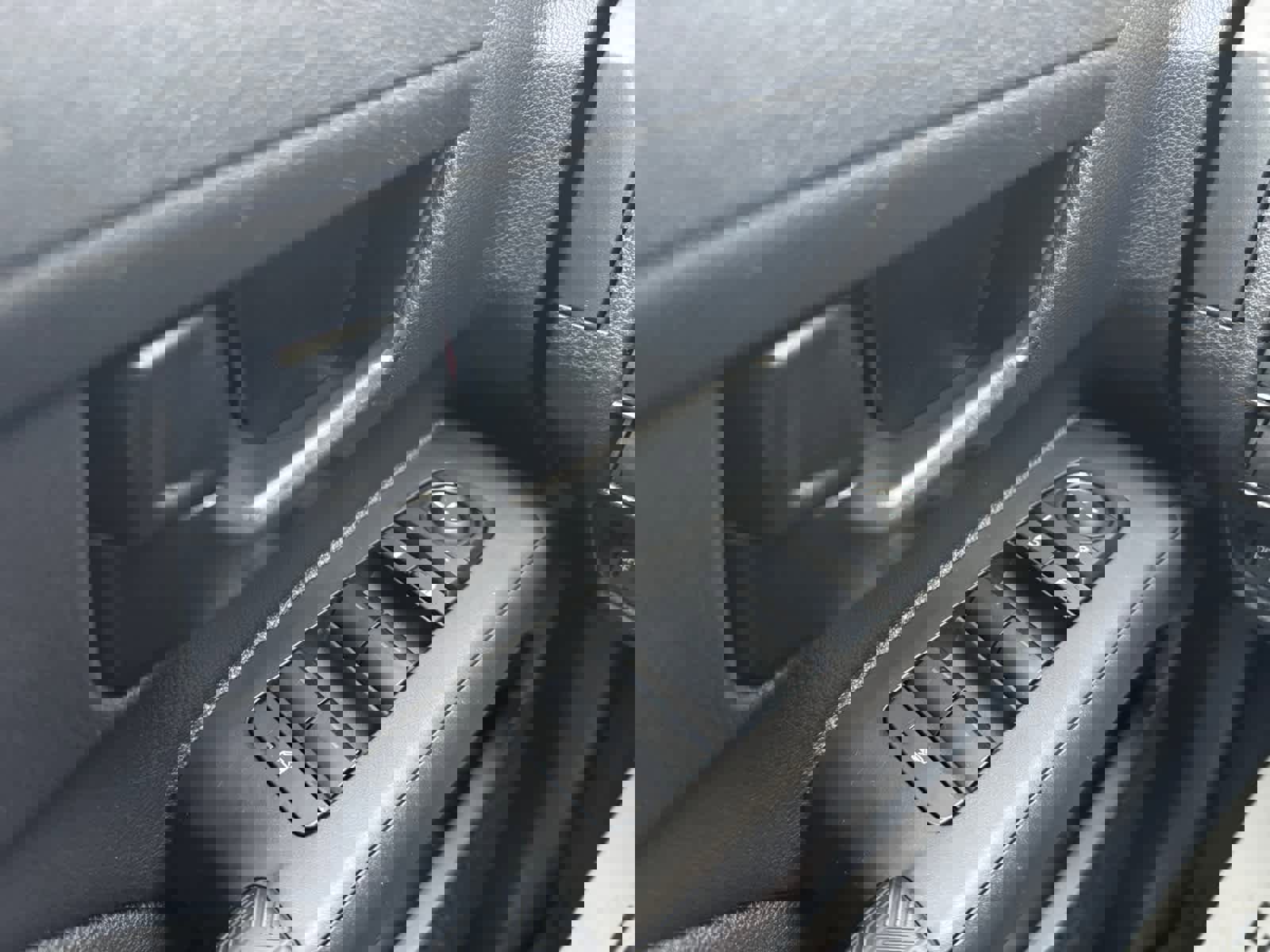 Used 2024 Toyota Tacoma SR image 14