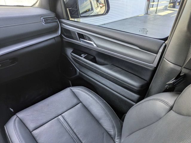 Certified 2025 Jeep Wagoneer Series III w/ HD Trailer Tow Package AWD/4WD image 19