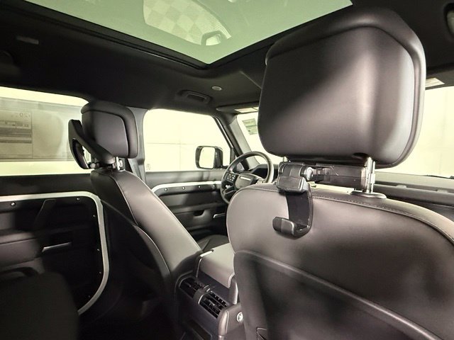 New 2026 Land Rover Defender 110 X-Dynamic SE AWD/4WD image 28