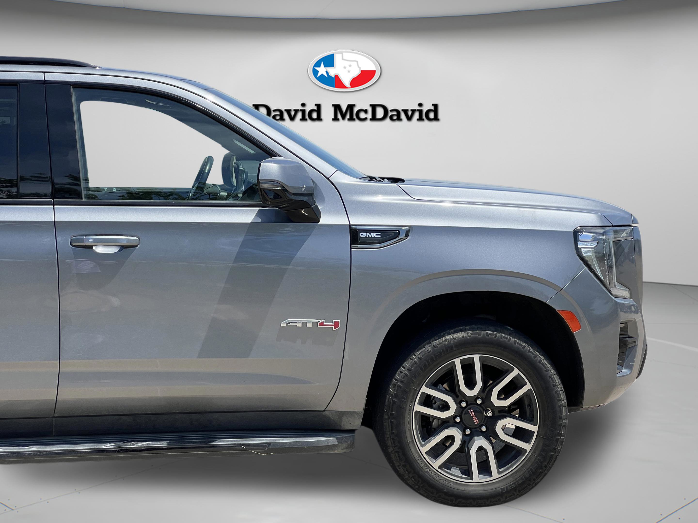 Used 2022 GMC Yukon XL AT4 w/ Technology Package AWD/4WD image 31