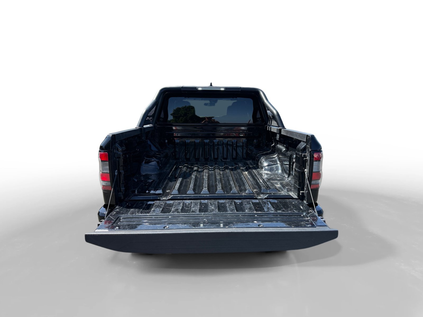 Used 2023 Nissan Frontier SV w/ Midnight Edition Package RWD image 17