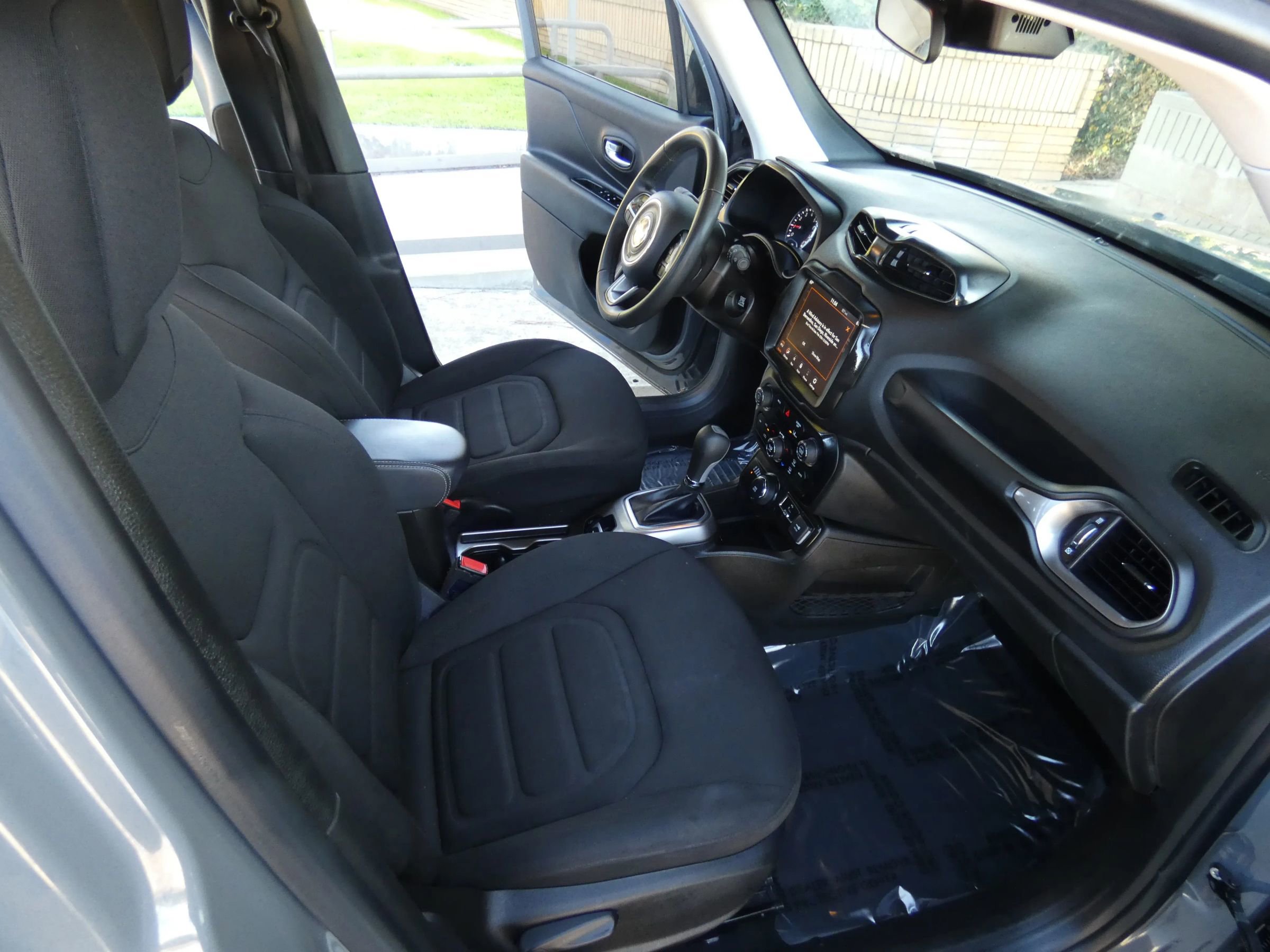 Used 2022 Jeep Renegade Latitude image 27