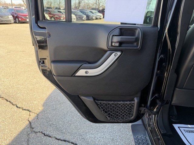 Used 2016 Jeep Wrangler Unlimited Sahara w/ Max Tow Package image 14