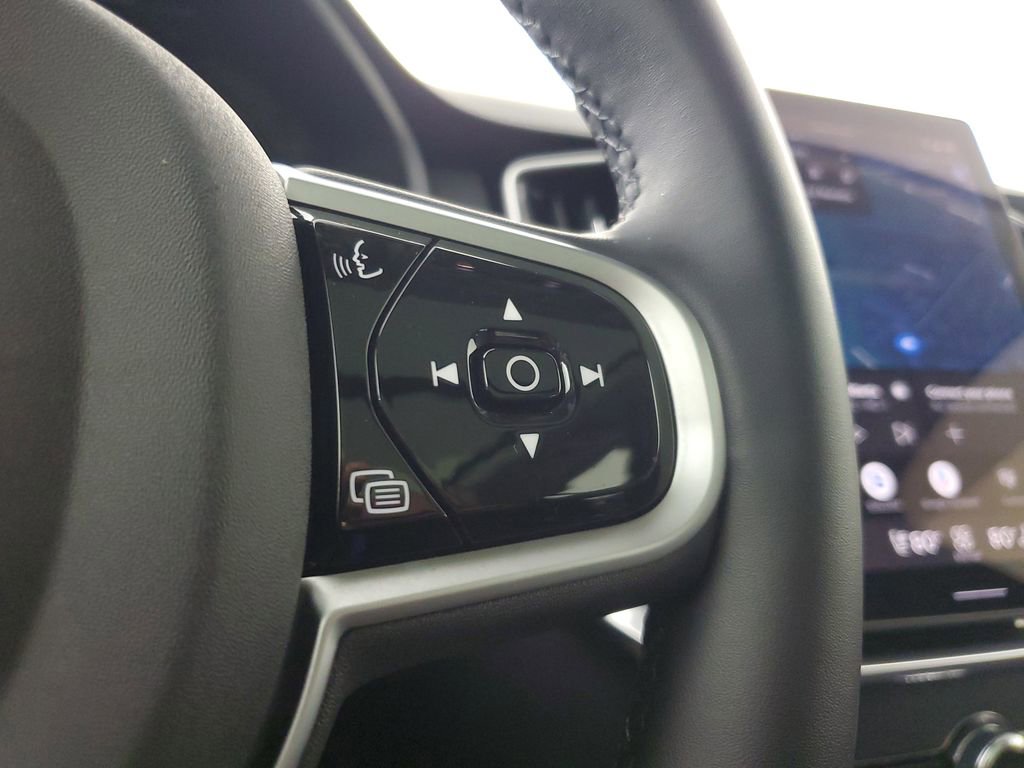 Certified 2025 Volvo XC90 B6 Core w/ Climate Package image 29