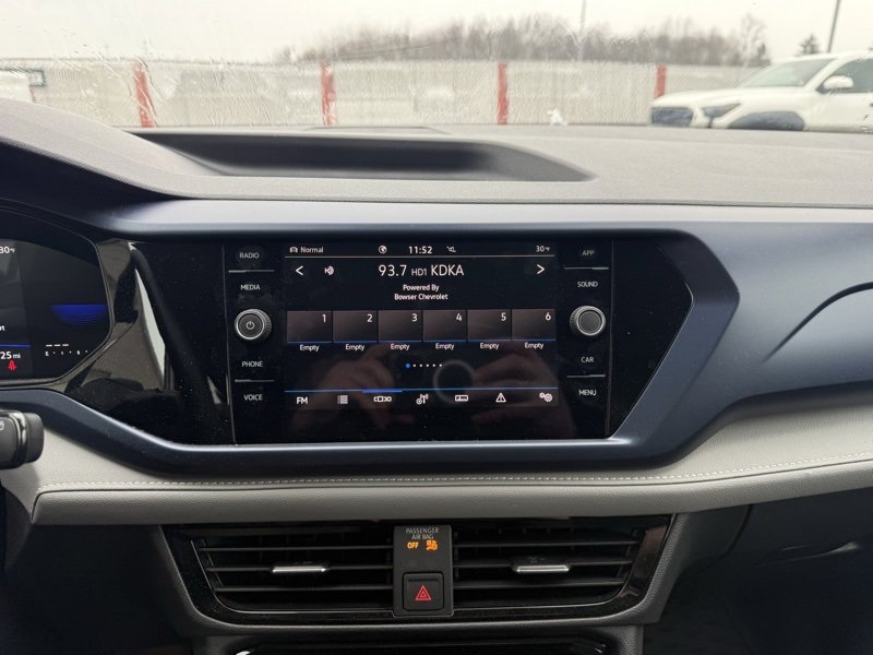 Used 2024 Volkswagen Taos SE image 12