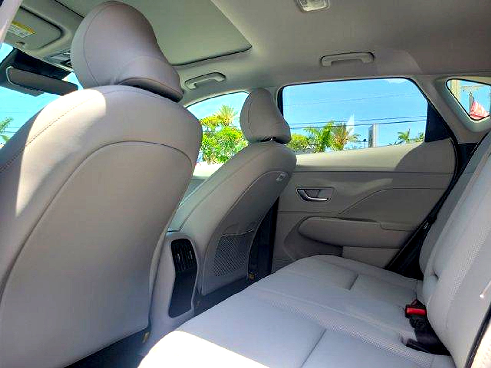 Used 2024 Hyundai Kona Limited FWD image 18