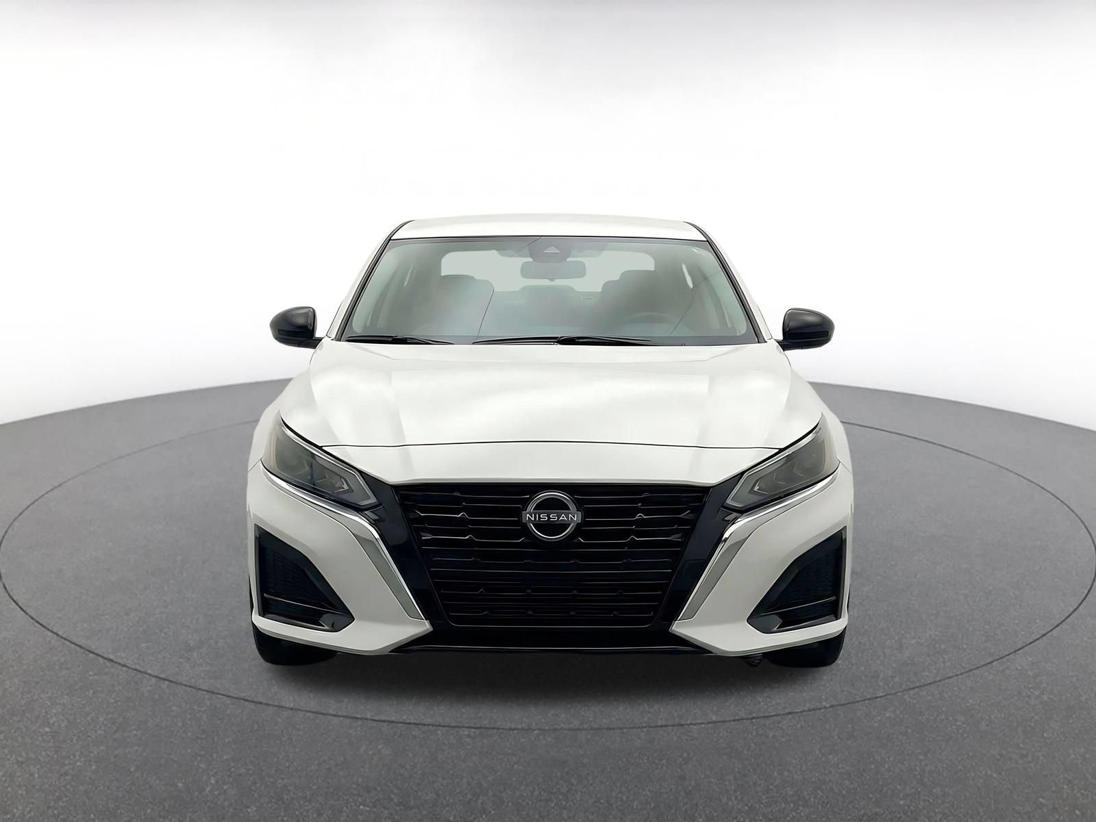 Used 2025 Nissan Altima 2.5 SV FWD image 2
