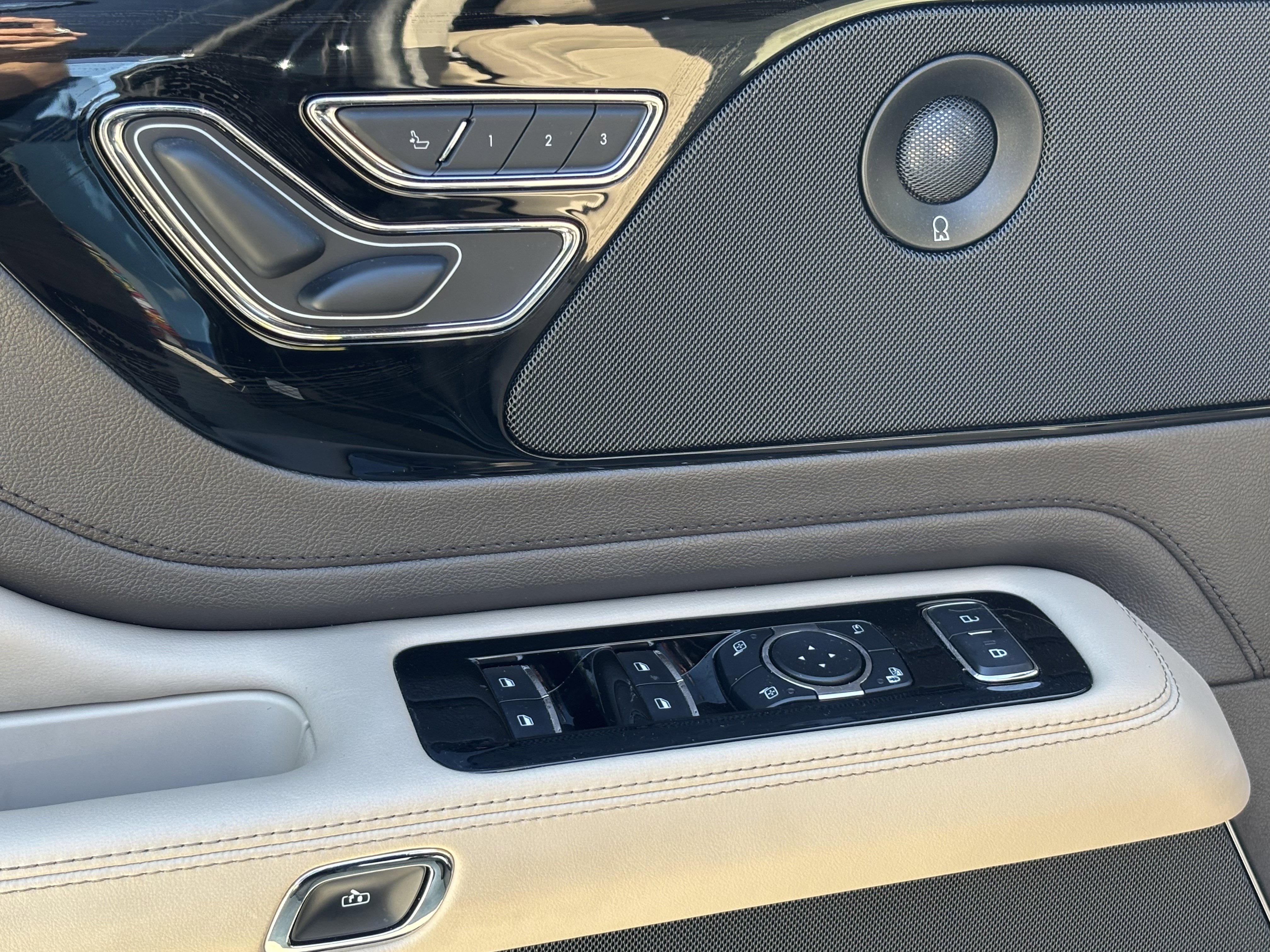 Used 2024 Lincoln Aviator Reserve w/ Equipment Group 201A image 15