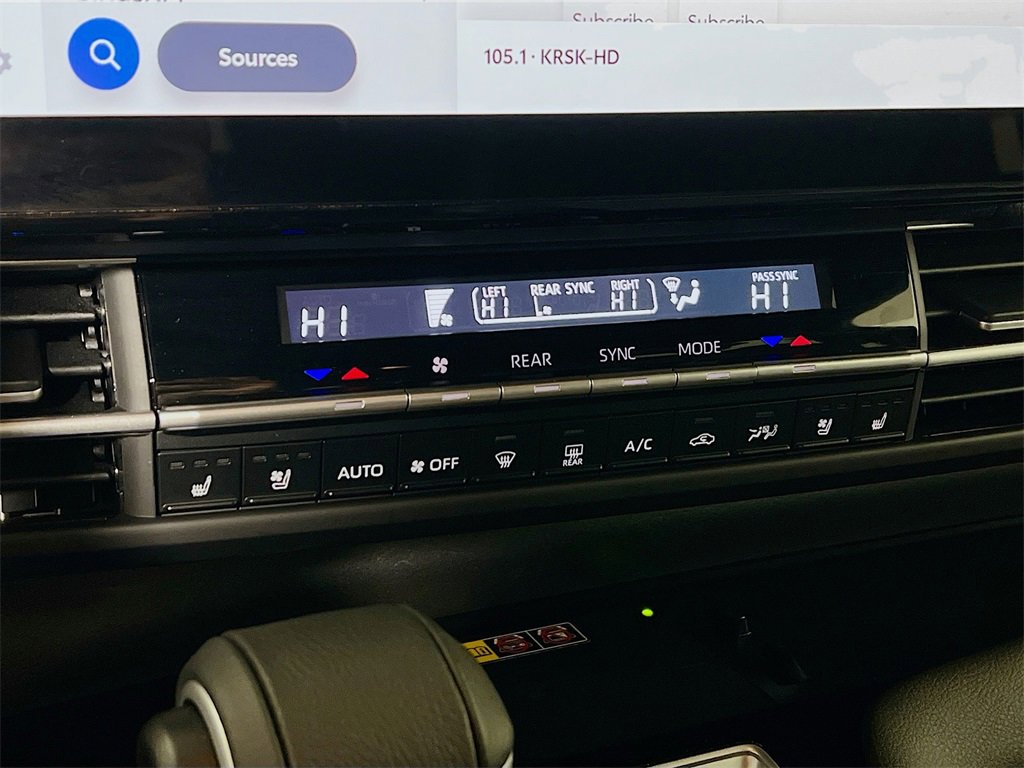 Certified 2025 Toyota Sienna Platinum image 15