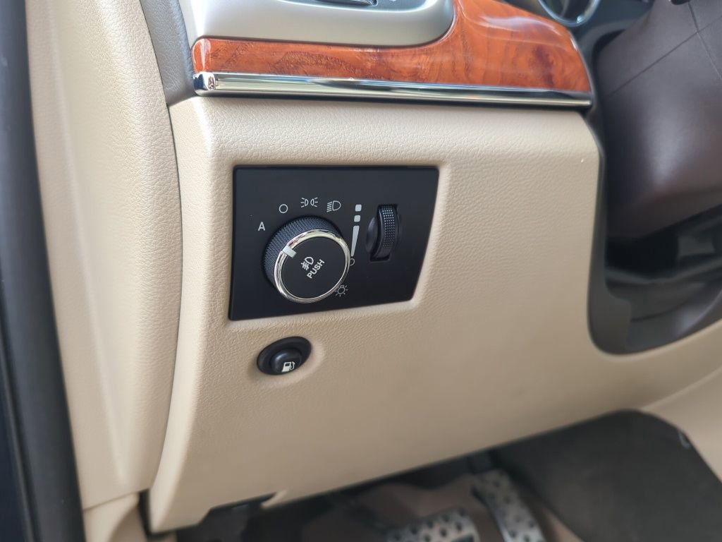 Used 2013 Jeep Grand Cherokee Overland w/ Advance Technology Group image 18